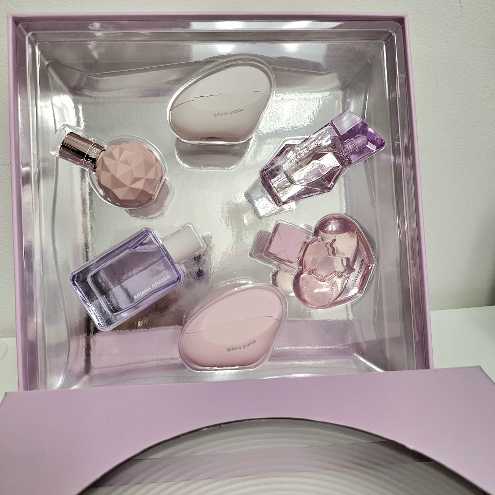 Ariana Grande 6 Piece Mini Coffret Limited Edition Holiday Fragrance Gift Set - Picture 5 of 6